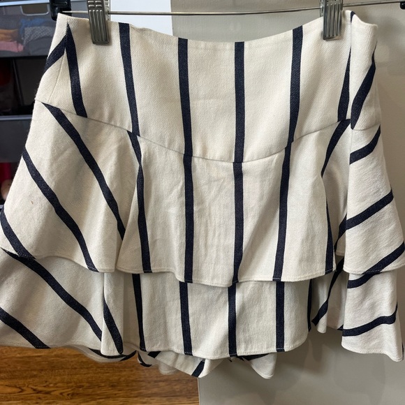 Alice and Olivia : white and blue skort! Size 4 great conditions - Picture 3 of 5